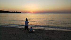 北海道からのお客様 親子で夕日を 眺める